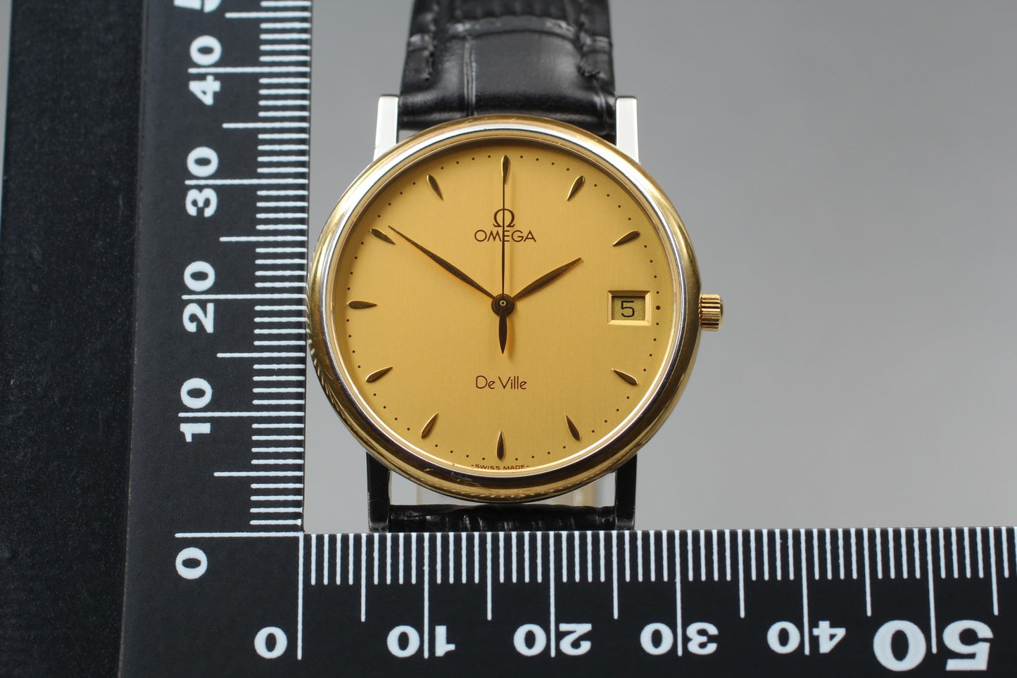Near MINT OMEGA De Ville 196.2432 Cal.1532 Date Gold Quartz 32mm Men's Watch