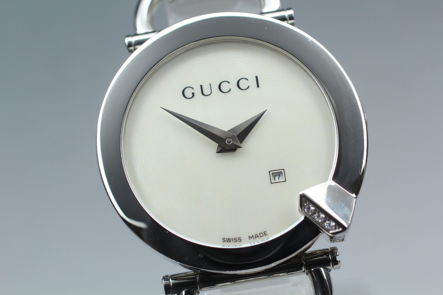 N MINT / Full Set Gucci YA122506 Chiodo 122.5 Mop Diamond Quartz Ladies Watch