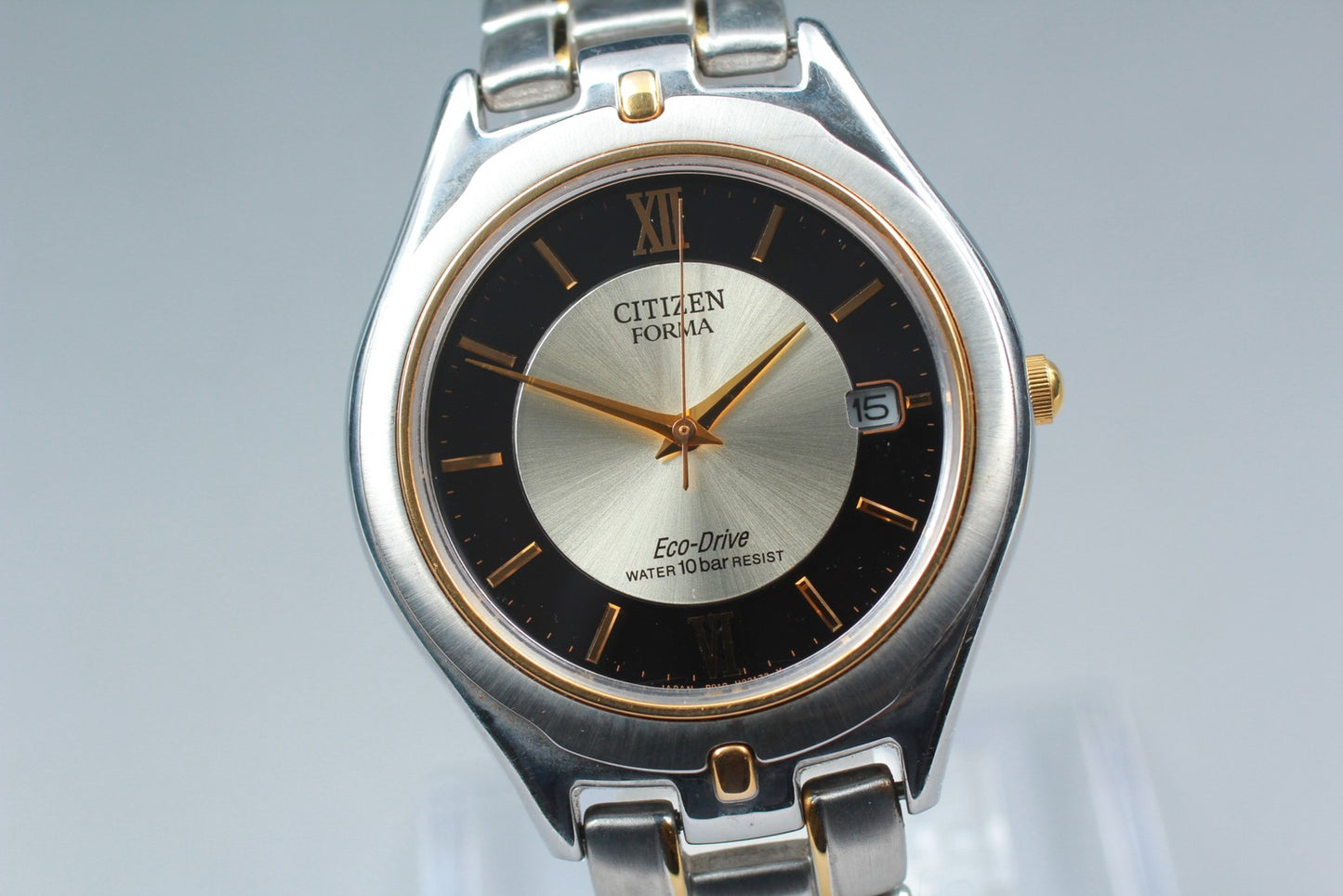 Near MINT Citizen Forma Eco-Drive B910-H14207 Black Silver Solar 35mm Mens Watch