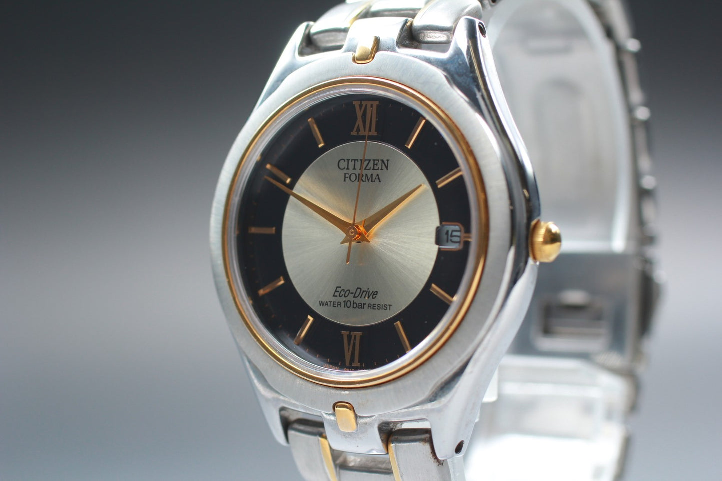 Near MINT Citizen Forma Eco-Drive B910-H14207 Black Silver Solar 35mm Mens Watch