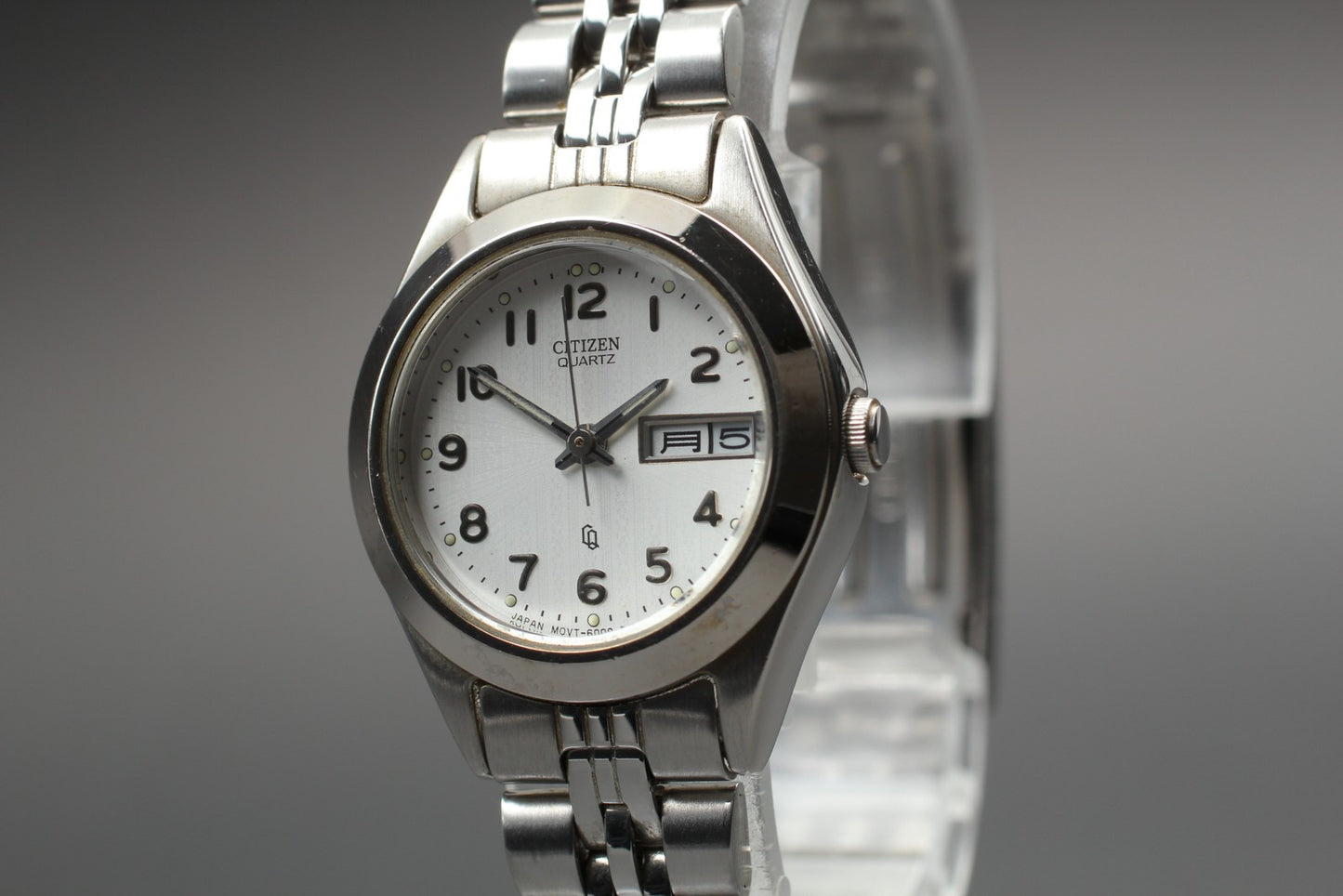 Near MINT Citizen CQ 6000-S96419 Silver Quartz 26mm Ladies Watch New Battery