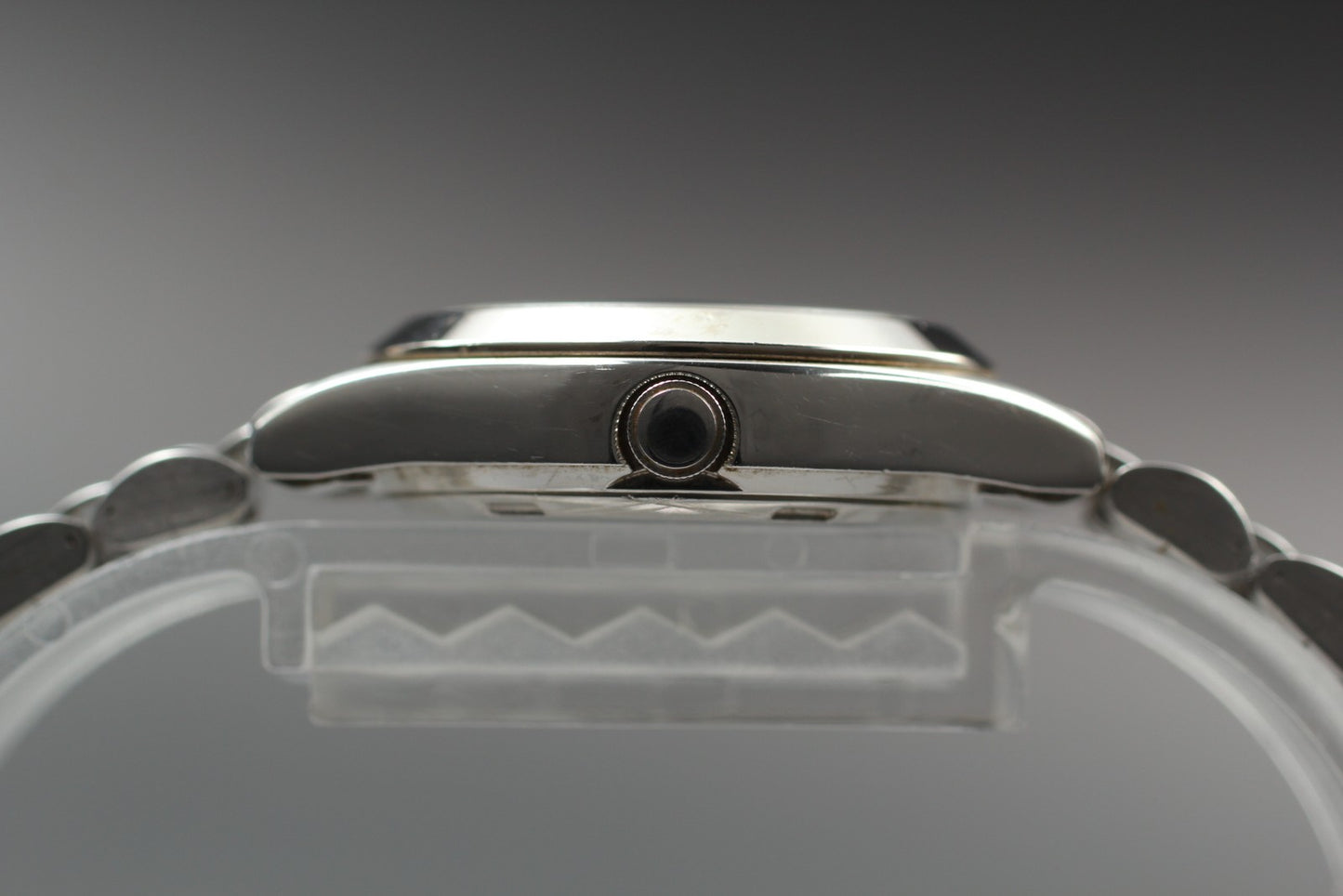 Near MINT Citizen CQ 6000-S96419 Silver Quartz 26mm Ladies Watch New Battery