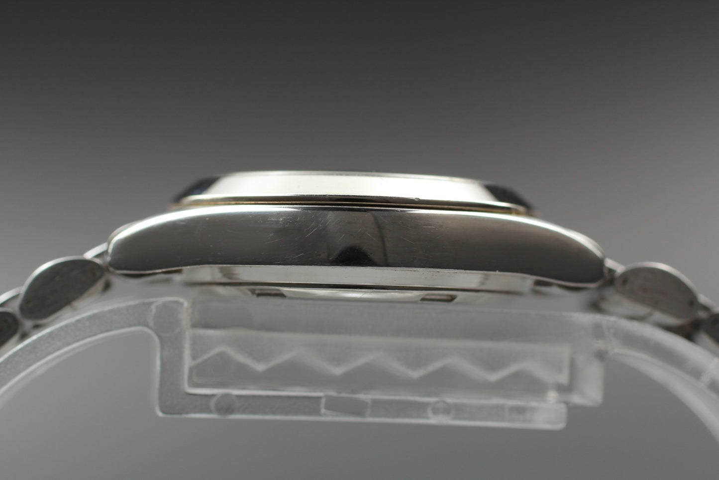 Near MINT Citizen CQ 6000-S96419 Silver Quartz 26mm Ladies Watch New Battery
