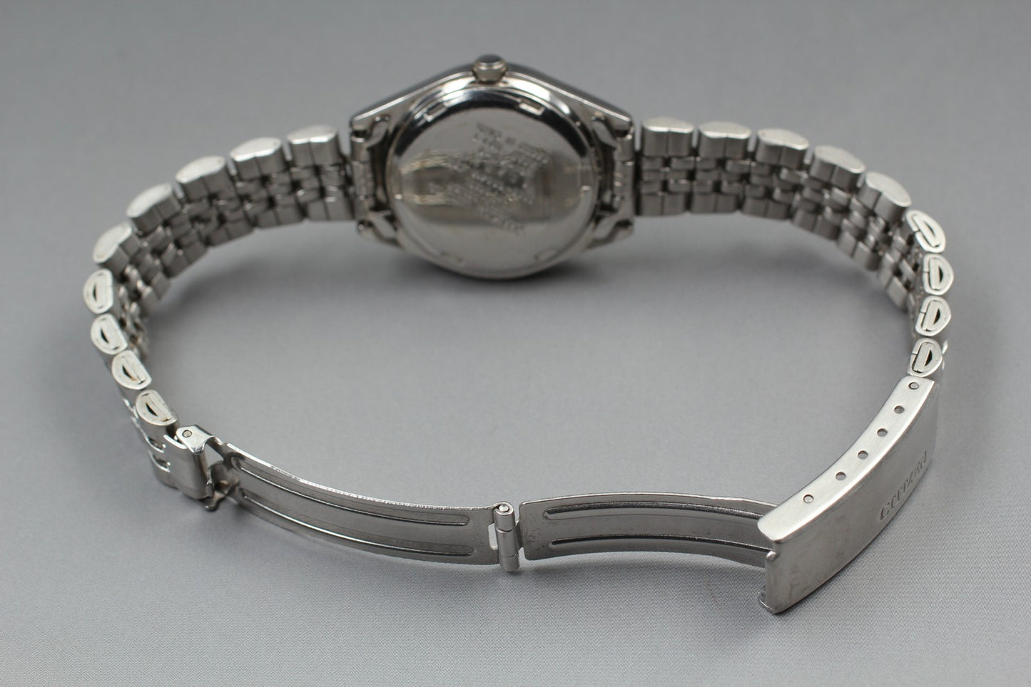 Near MINT Citizen CQ 6000-S96419 Silver Quartz 26mm Ladies Watch New Battery