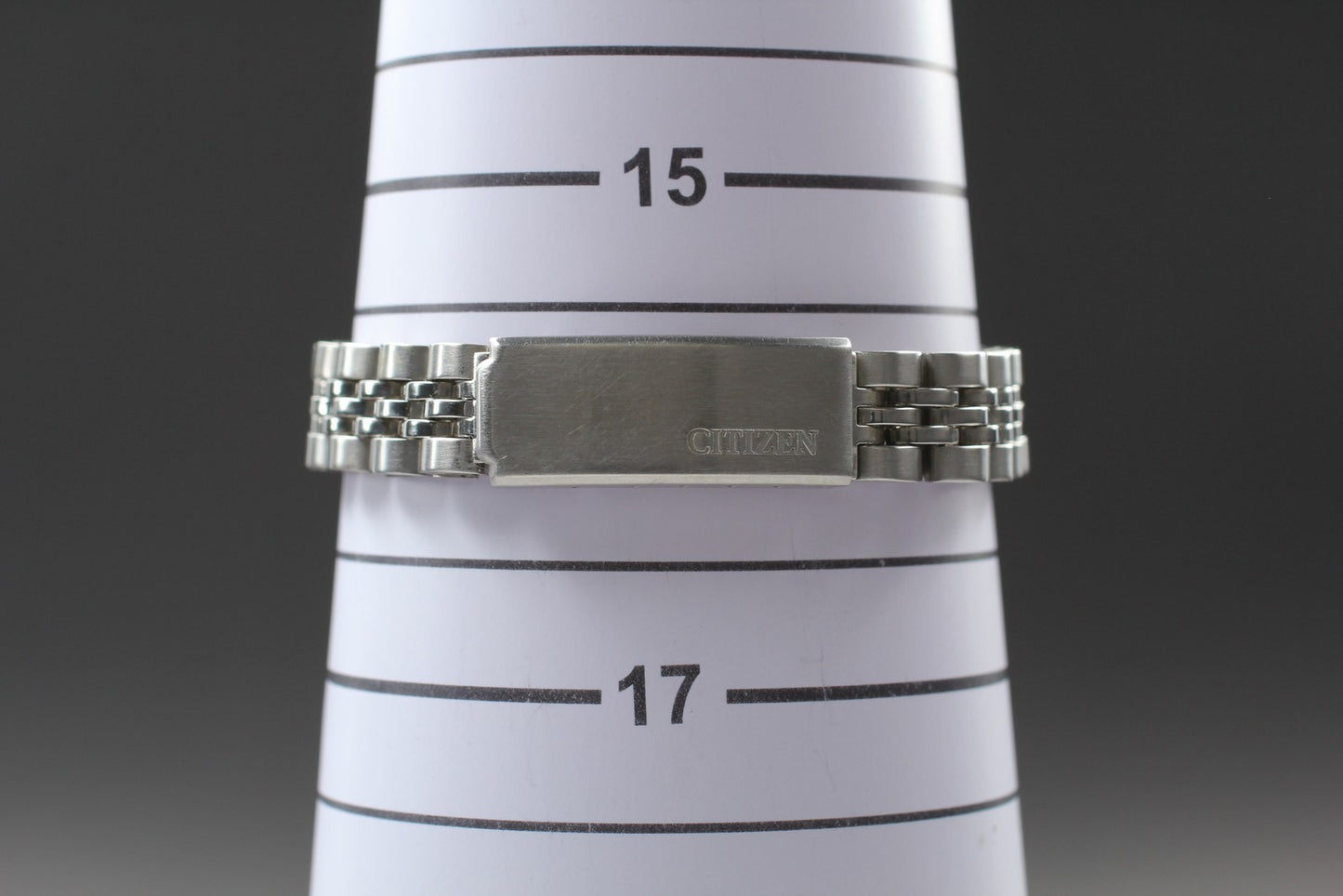 Near MINT Citizen CQ 6000-S96419 Silver Quartz 26mm Ladies Watch New Battery