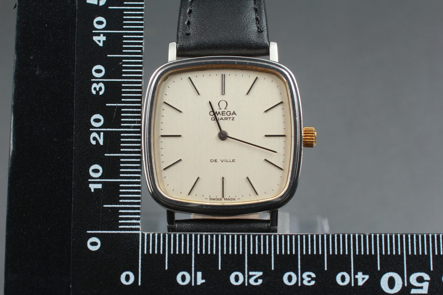 Near MINT OMEGA De Ville 191.0045 Cal.1330 Silver Square Quartz 31mm Men's Watch