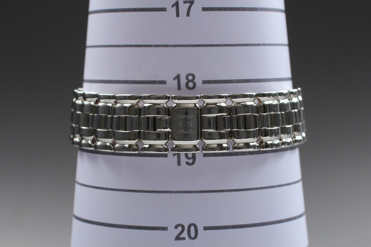 New Battery Near MINT Givenchy Square Tank Silver Quartz 24mm Men's Watch JAPAN