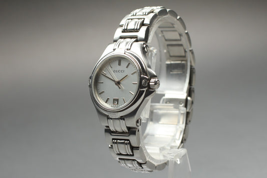 Gucci 9040L Silver Dial Quartz 26mm Swiss Ladies Watch  [For Parts for Repair]