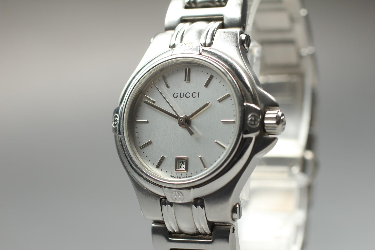 Gucci 9040L Silver Dial Quartz 26mm Swiss Ladies Watch  [For Parts for Repair]