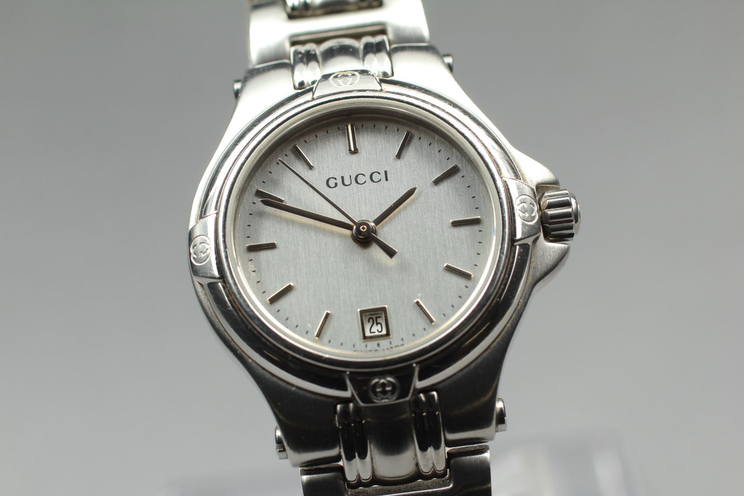 Gucci 9040L Silver Dial Quartz 26mm Swiss Ladies Watch  [For Parts for Repair]
