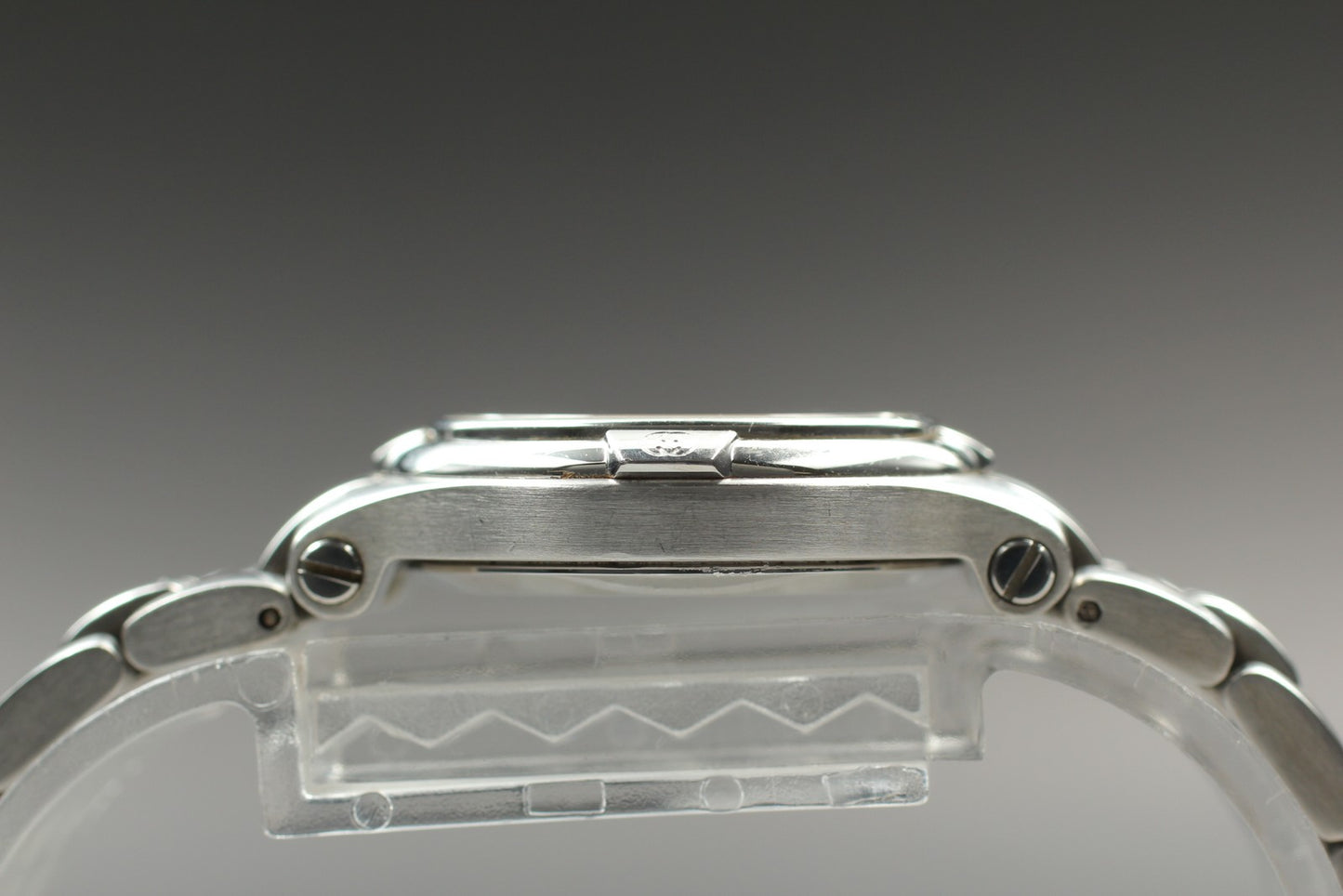 Gucci 9040L Silver Dial Quartz 26mm Swiss Ladies Watch  [For Parts for Repair]