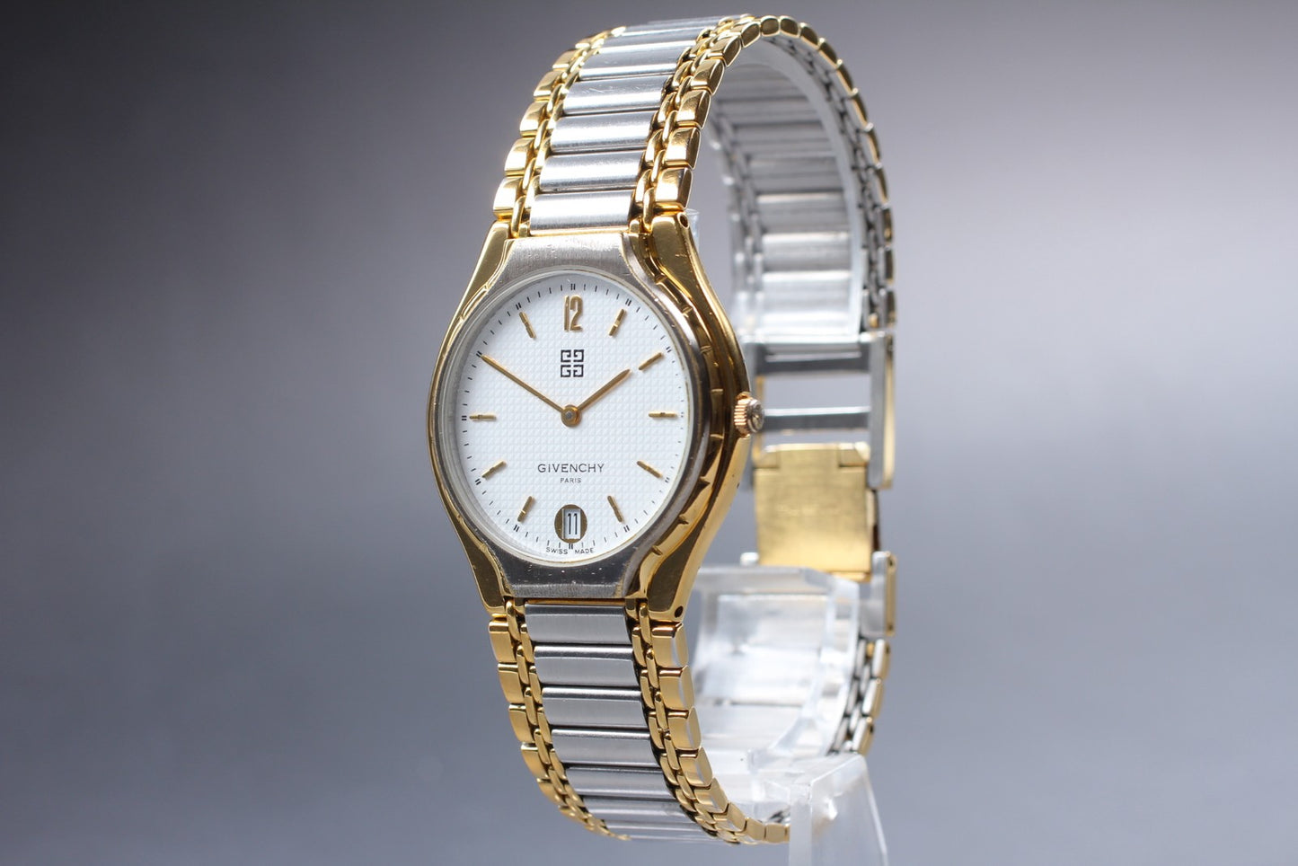 New Battery [Near MINT] Givenchy 621 White Gold Silver 32mm Quartz Men's Watch
