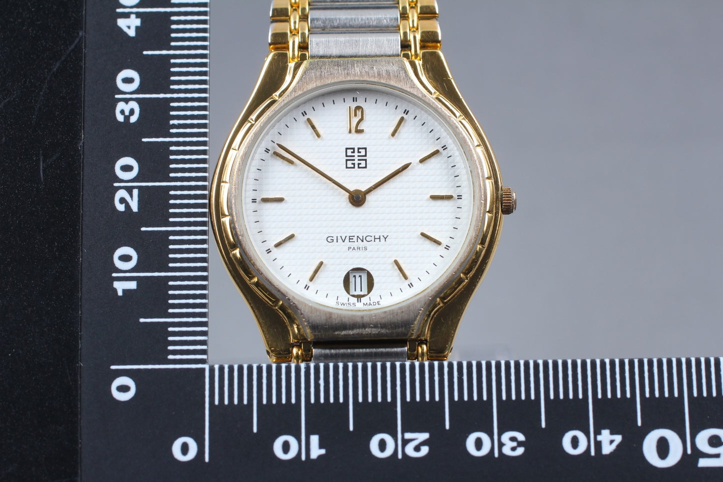 New Battery [Near MINT] Givenchy 621 White Gold Silver 32mm Quartz Men's Watch