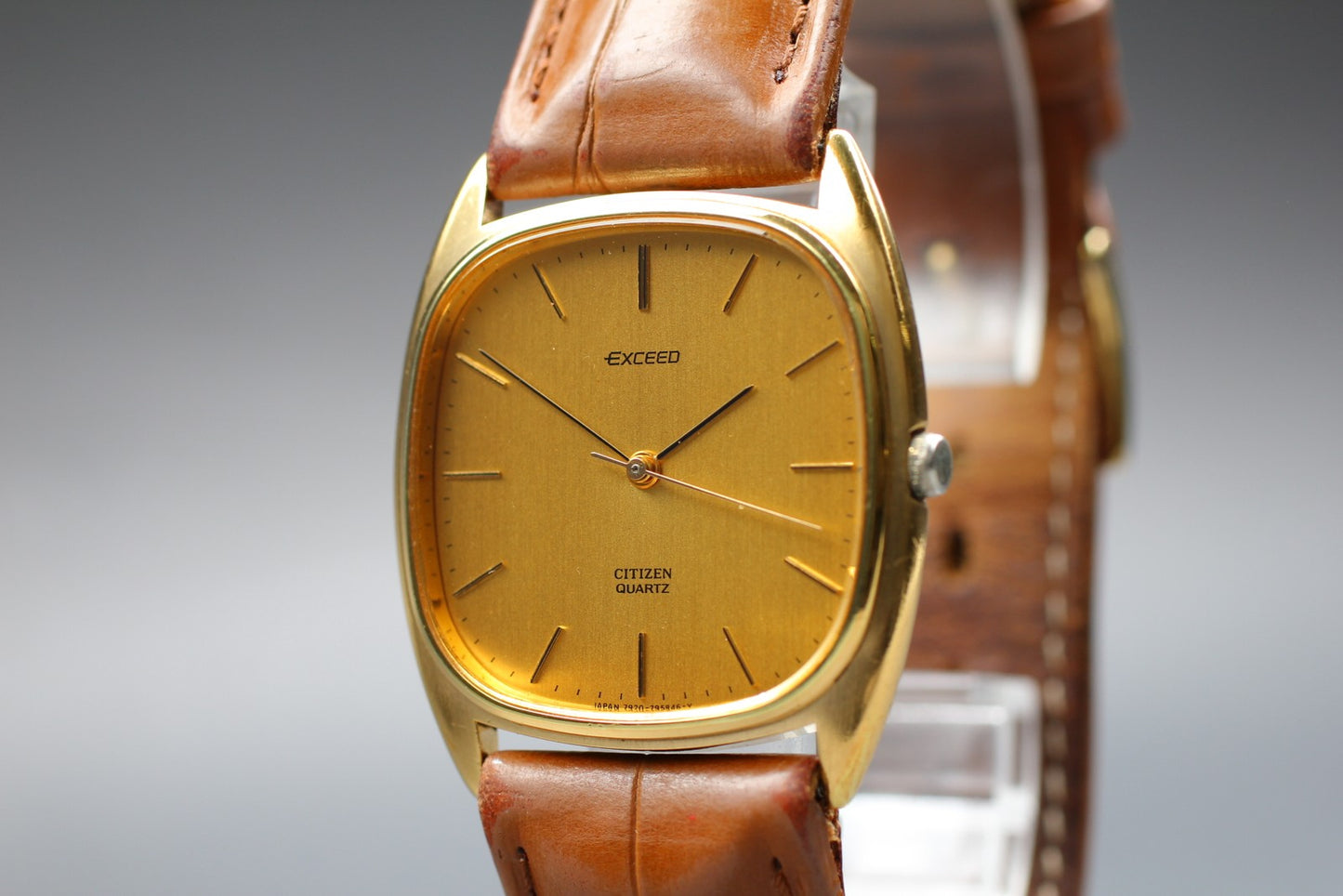 Near MINT CITIZEN Exceed Cal.7920 4-795601 Gold Square Quartz 32mm Men's Watch