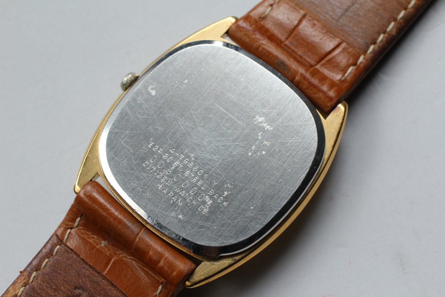 Near MINT CITIZEN Exceed Cal.7920 4-795601 Gold Square Quartz 32mm Men's Watch