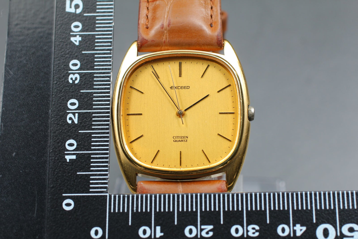 Near MINT CITIZEN Exceed Cal.7920 4-795601 Gold Square Quartz 32mm Men's Watch