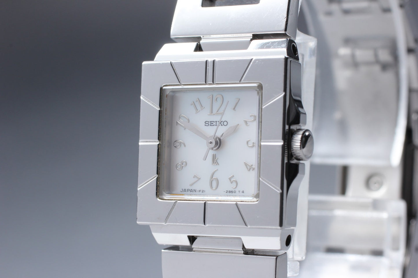 Near MINT SEIKO Lukia 1F21-5E40 Silver Square Quartz 20mm Ladies Watch JAPAN