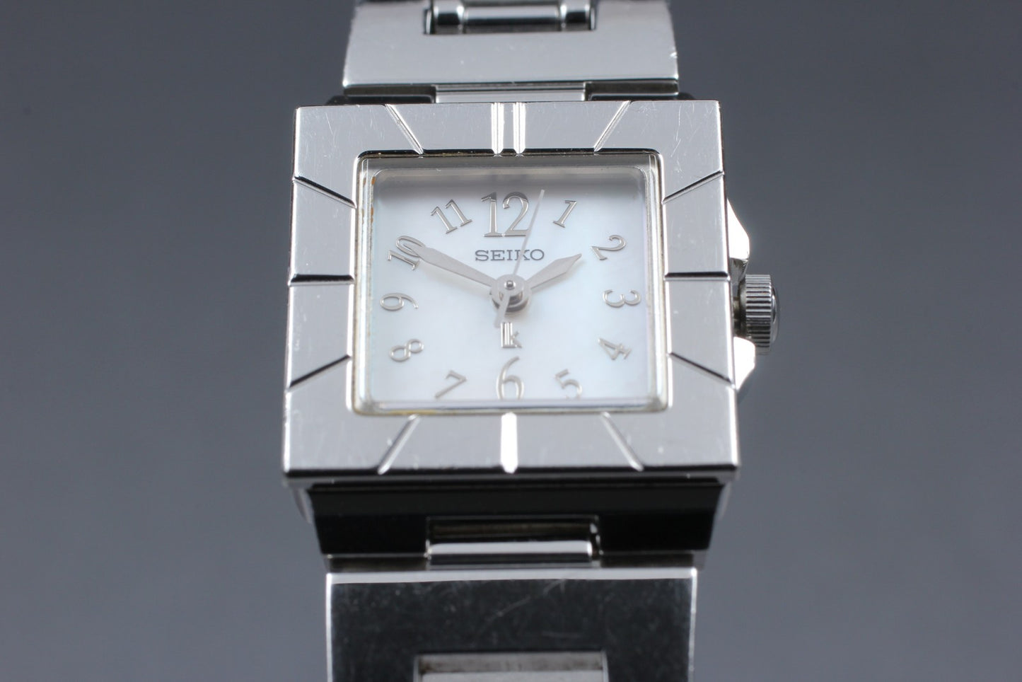 Near MINT SEIKO Lukia 1F21-5E40 Silver Square Quartz 20mm Ladies Watch JAPAN