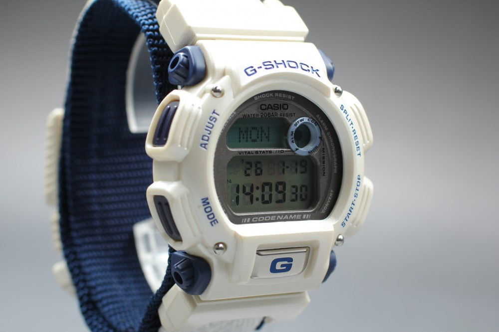 Near MINT CASIO G-Shock DW-8800 LCD Quartz 43.0mm Men's Watch