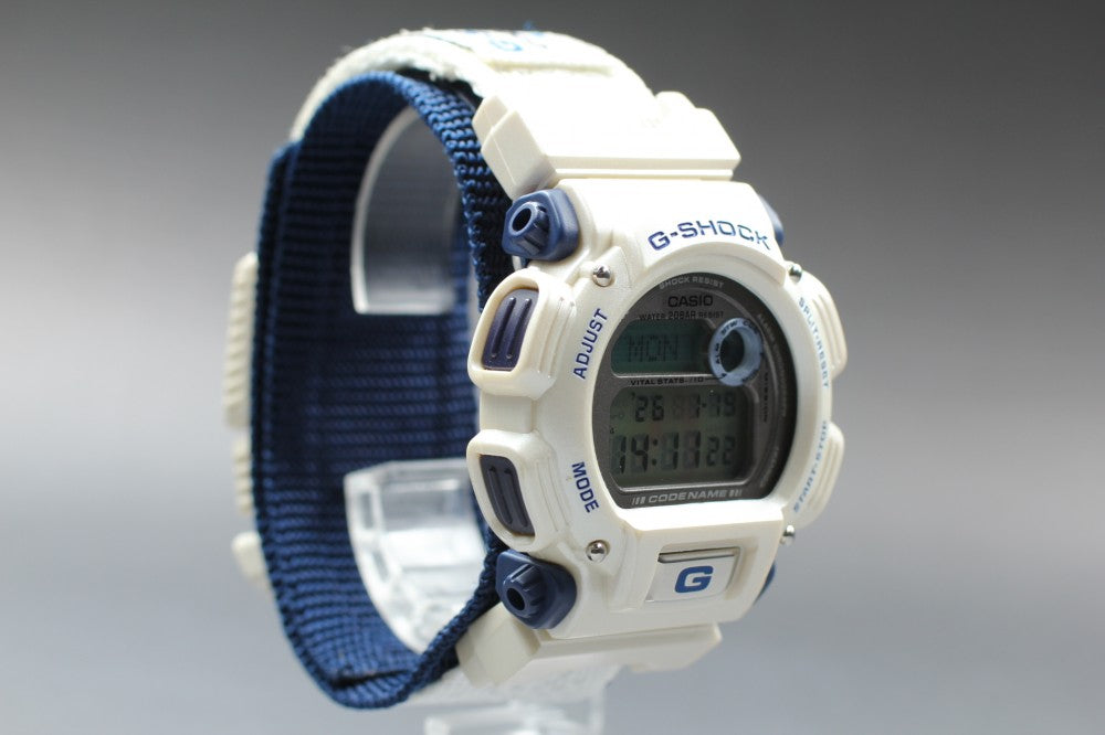 Near MINT CASIO G-Shock DW-8800 LCD Quartz 43.0mm Men's Watch