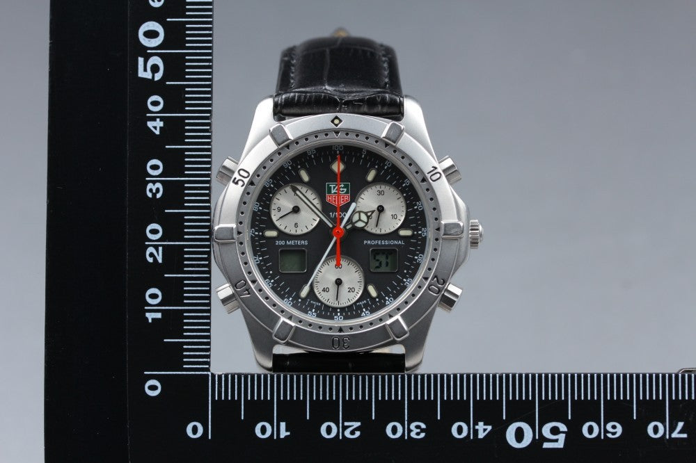 Near MINT TAG Heuer Professional 2000 CE1114 Black Chronograph Quartz Mens Watch