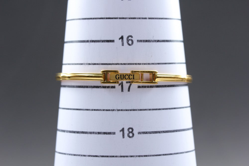Near MINT GUCCI Change Bezel 11/12.2 White Quartz 25.9mm Ladies Watch