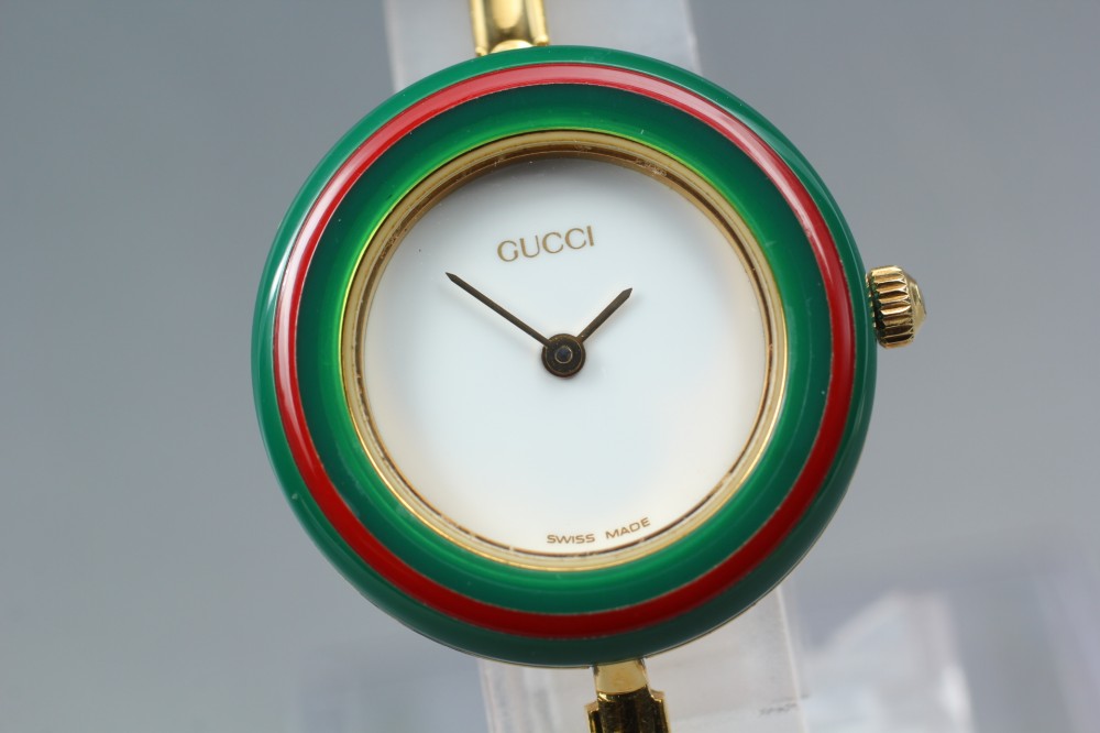Near MINT GUCCI Change Bezel 11/12.2 White Quartz 25.8mm Ladies Watch