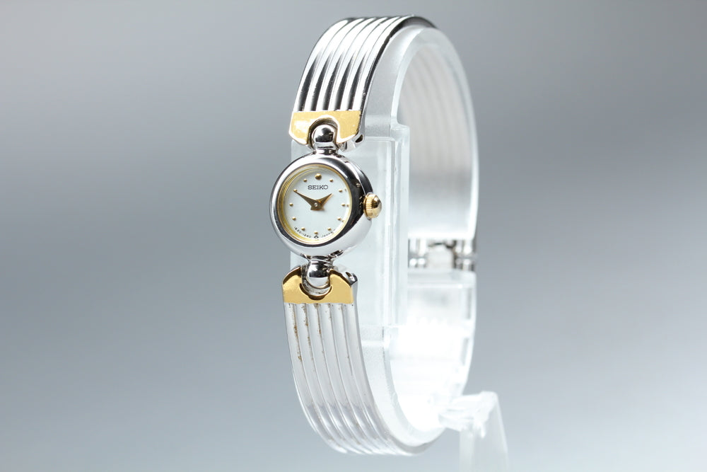 Near MINT SEIKO 1E20-0380 Silver Quartz 13mm Ladies Watch 1986