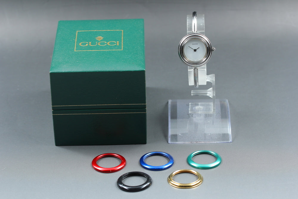 Near MINT GUCCI 11/12.2L White Quartz 26mm Ladies Watch – photo 2
