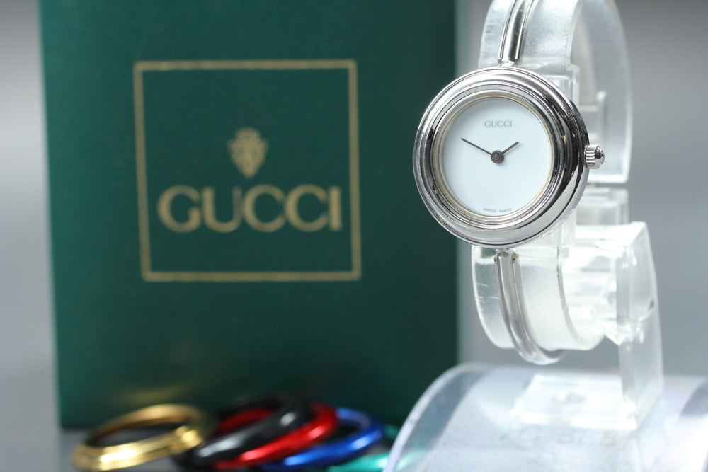 Near MINT GUCCI 11/12.2L White Quartz 26mm Ladies Watch – photo 3