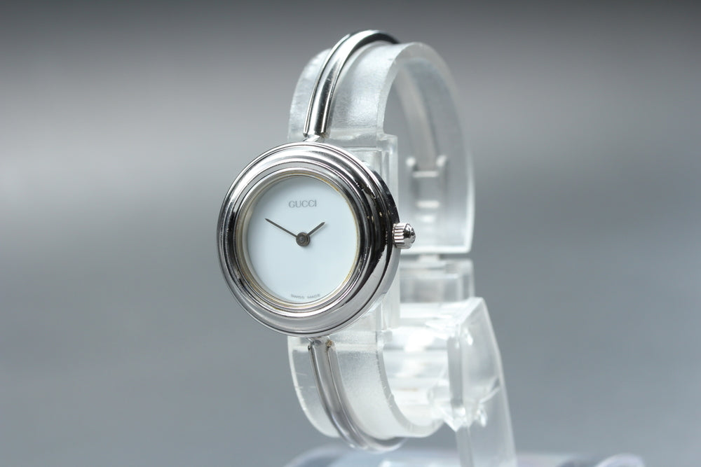 Near MINT GUCCI 11/12.2L White Quartz 26mm Ladies Watch – photo 4