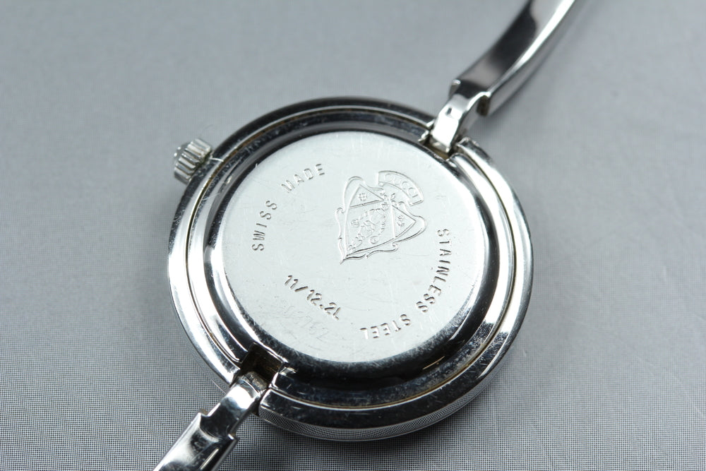 Near MINT GUCCI 11/12.2L White Quartz 26mm Ladies Watch – photo 8