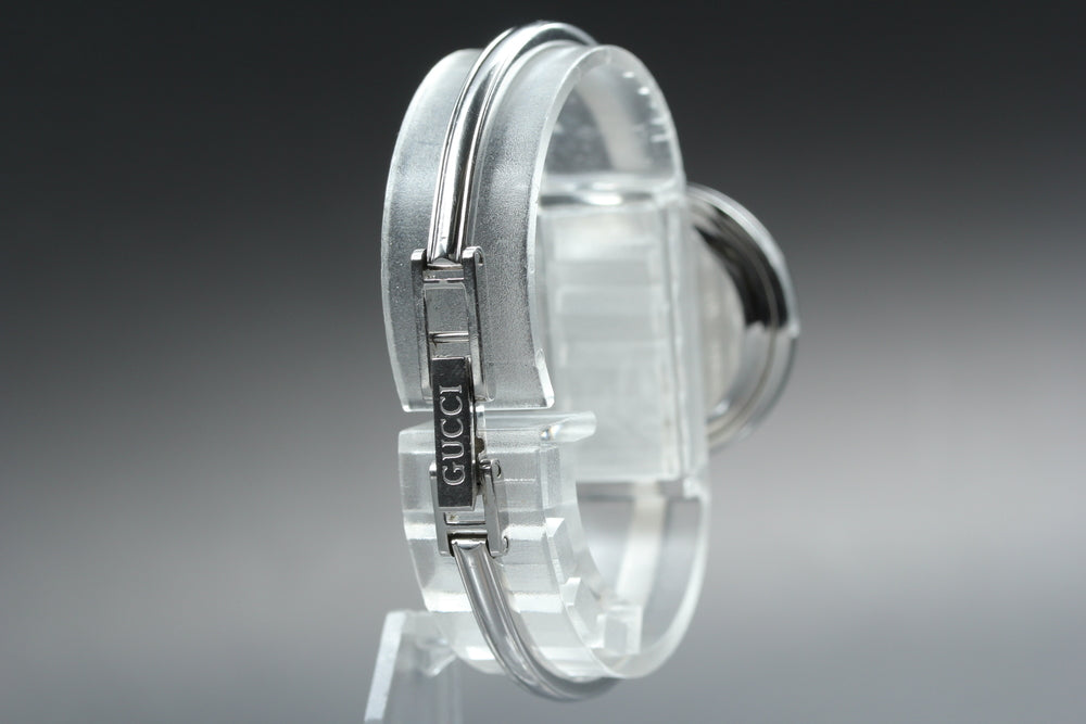 Near MINT GUCCI 11/12.2L White Quartz 26mm Ladies Watch – photo 10